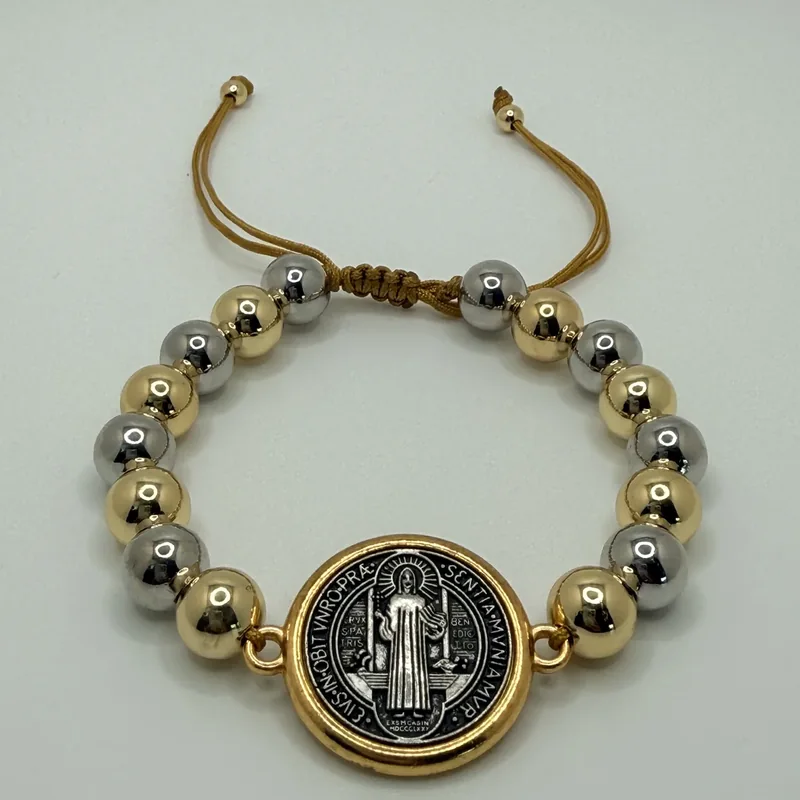 Pulsera de bolas con medalla San Benito