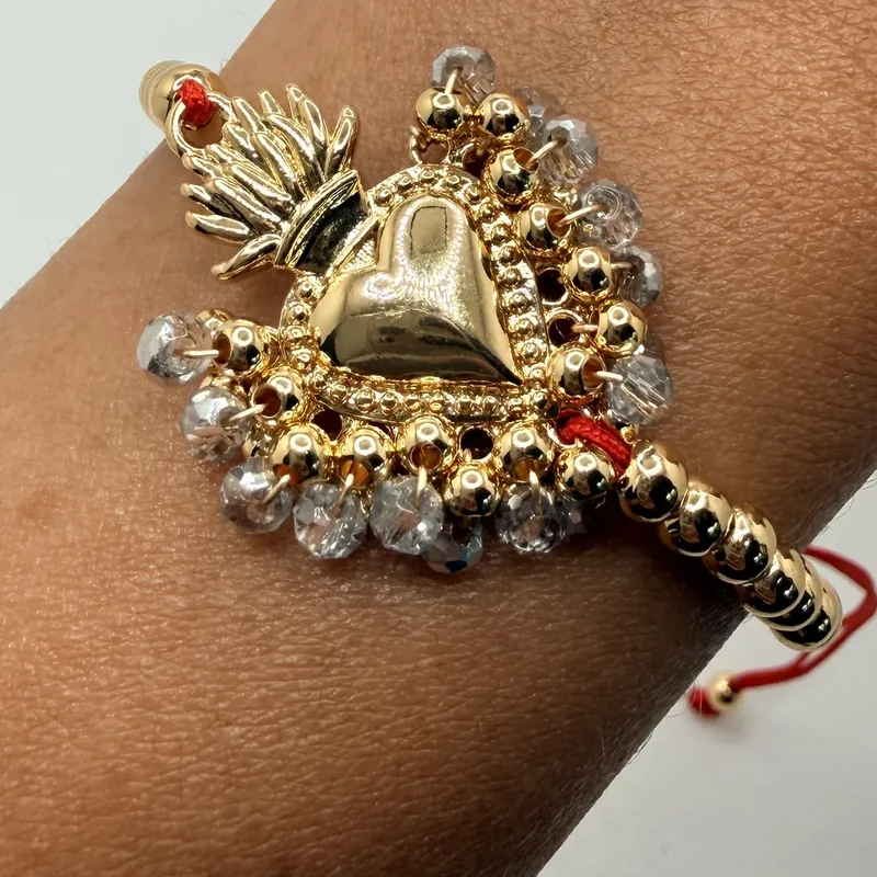 Pulsera de bolas con corazón de cristales y cordón rojo