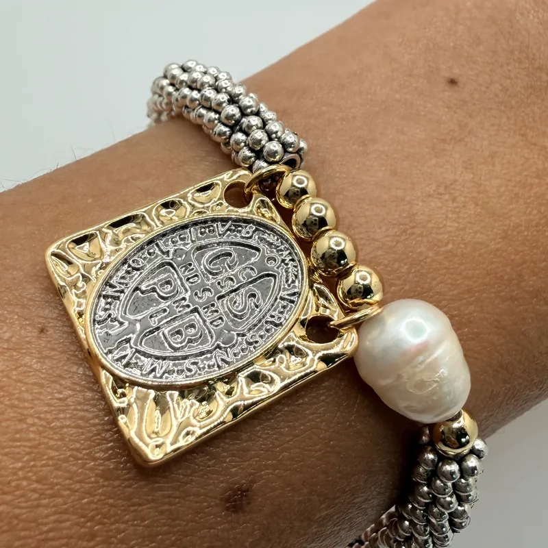 Silver bead bracelet with pearl and medal