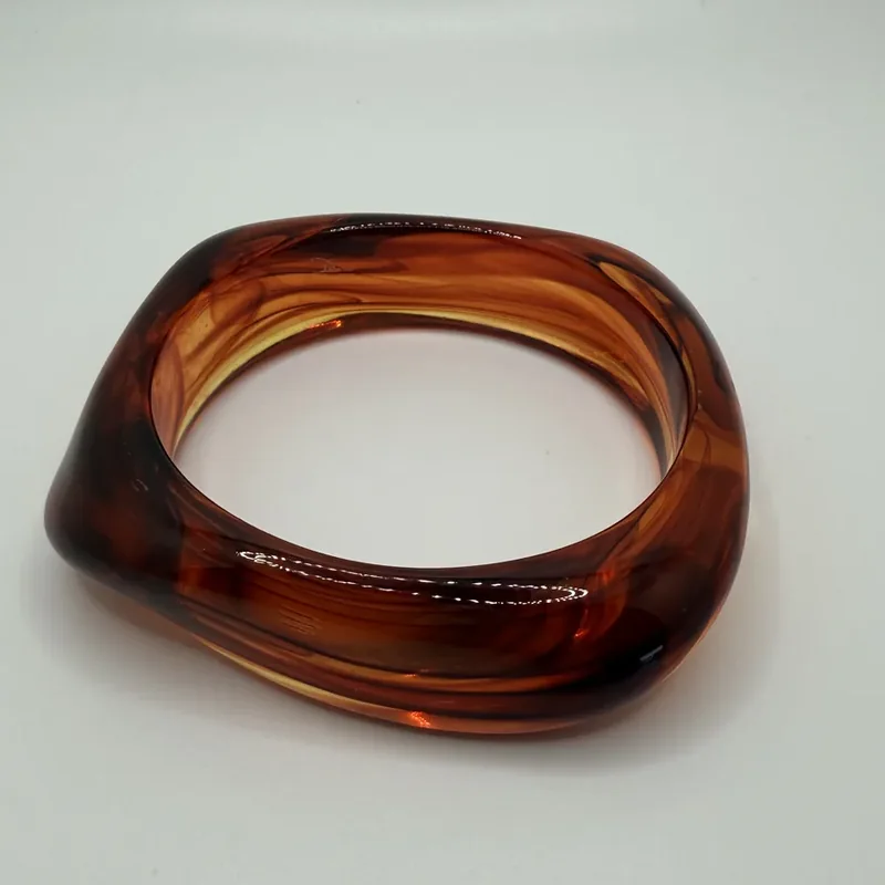 Brazalete cuadrado – Carey