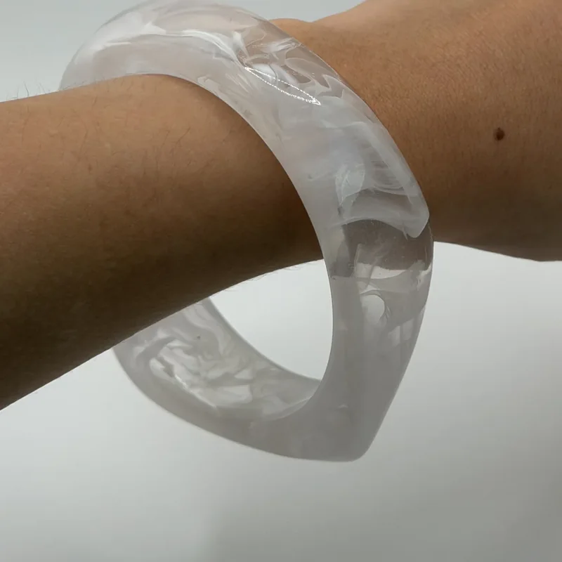 Brazalete cuadrado – Blanco cristal