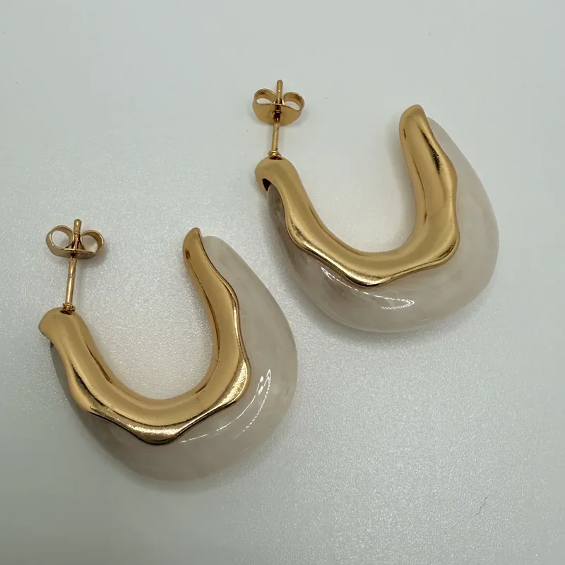 Gold-trimmed hoops – Pearly white