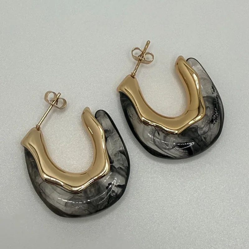 Gold-trimmed hoops – Marbled black