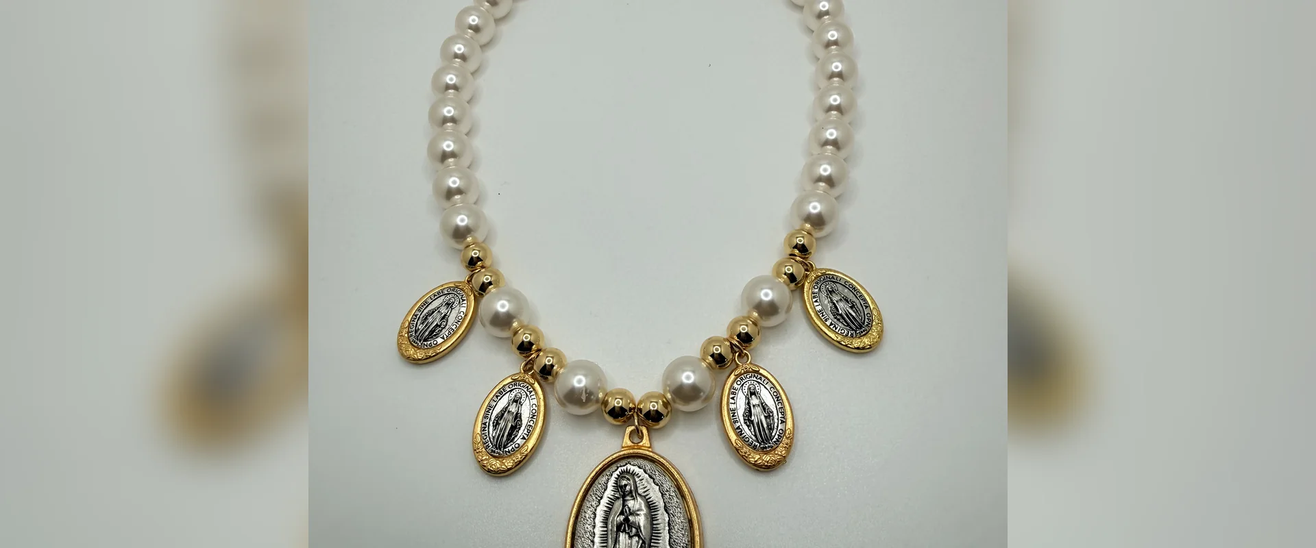 Pearl necklace with Virgin medallions