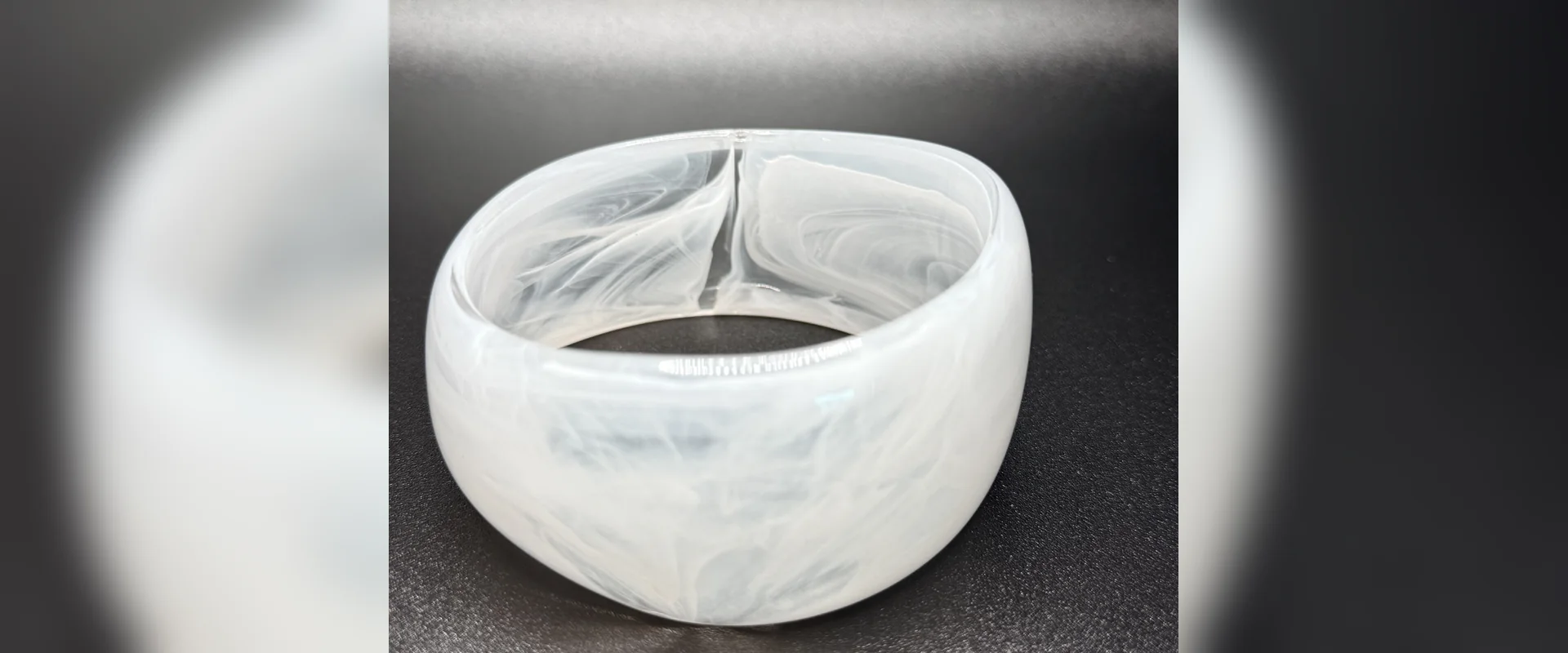 Brazalete ancho – Blanco nacarado