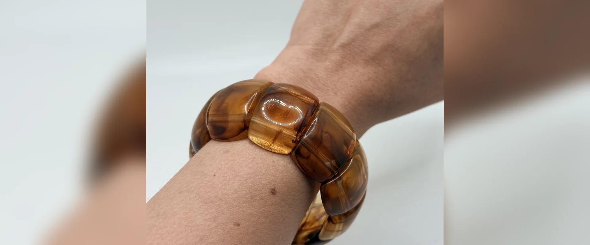 Brazalete elástico segmentado – Ámbar