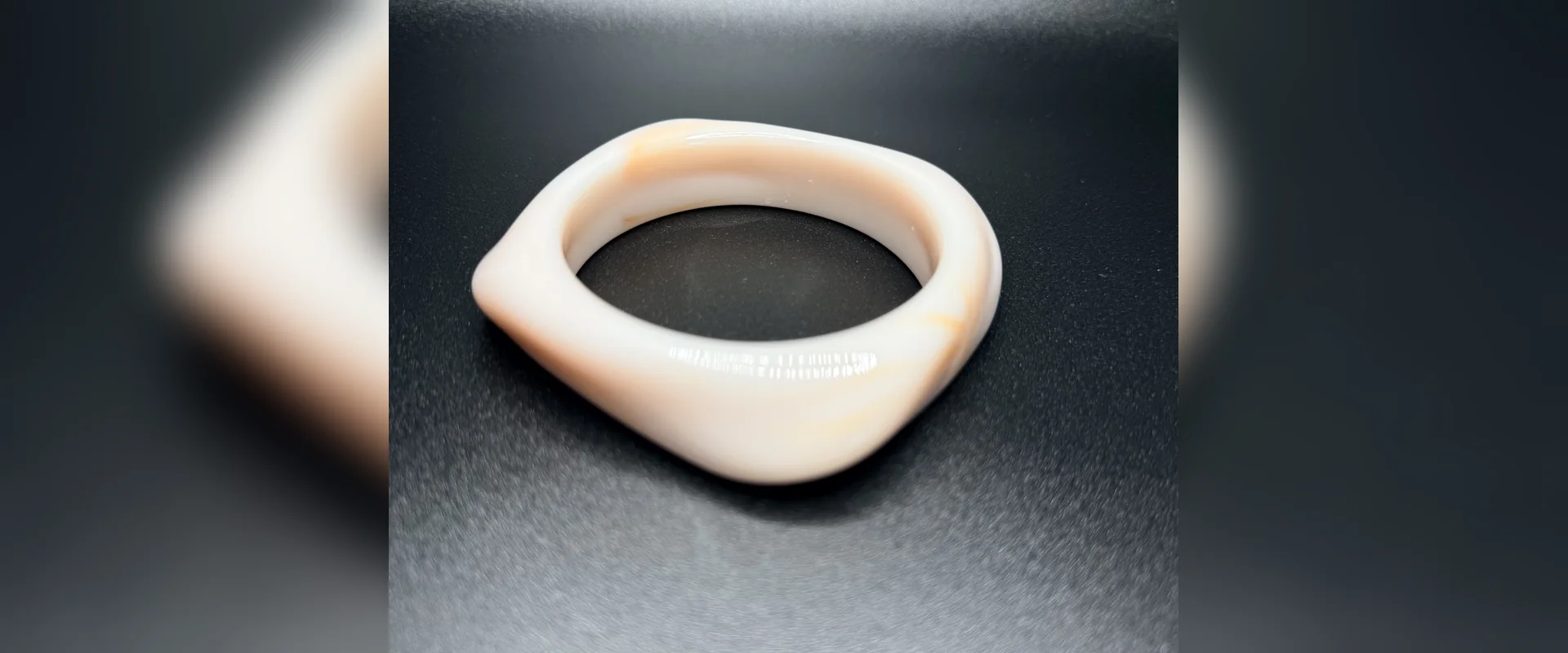 Brazalete cuadrado – Rosa nude